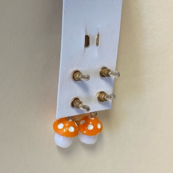 🆕 Pastel Mushroom Cuff Earring Set - Picture 7 of 9